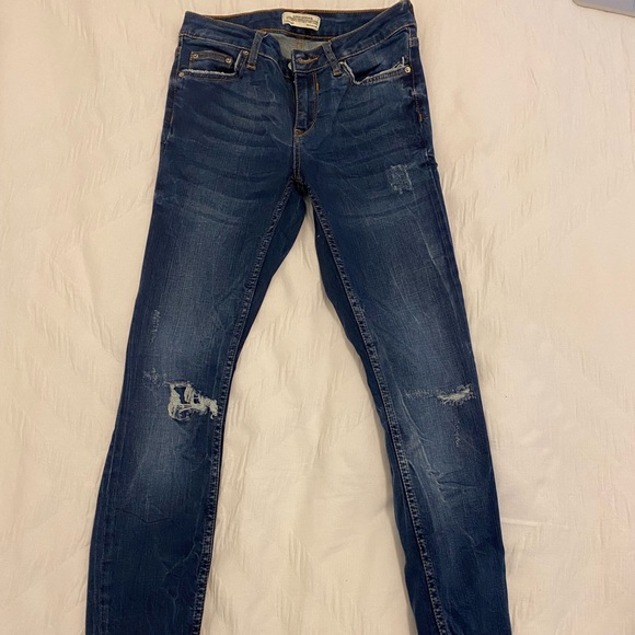 Zara Distressed Skinny Jeans-Size 2